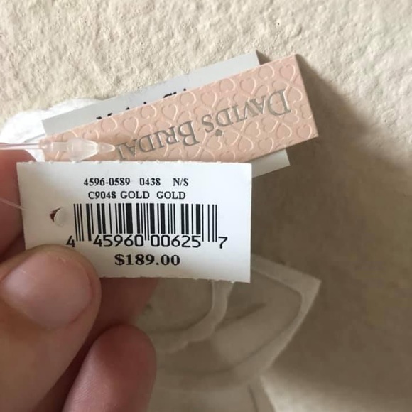 Oleg Cassini Wedding dress - Picture 9 of 10